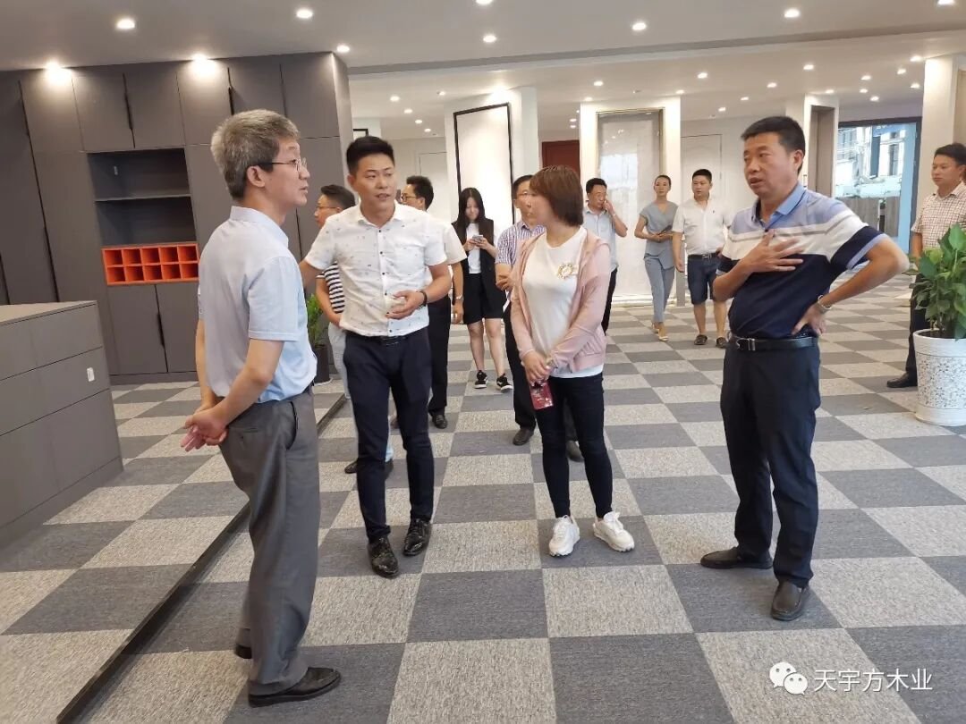 公司相关负责人就企业运营情况作详细汇报